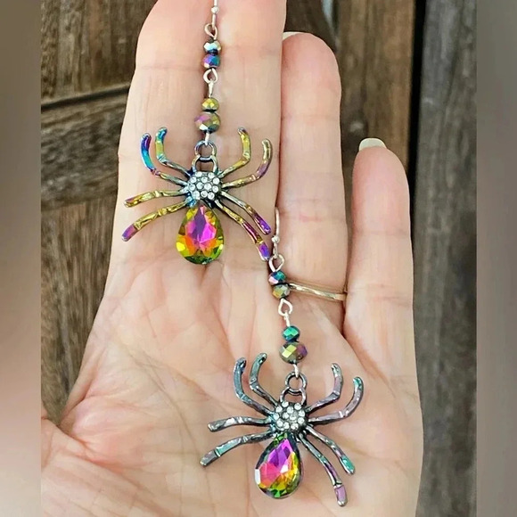 Pretty Iridescent Multicolored Sparkling Spider Earrings NEW - Picture 1 of 3